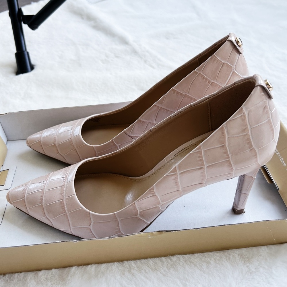 Michael Kors Dorothy Flex pump heels embossed leather size 6 color soft pink
